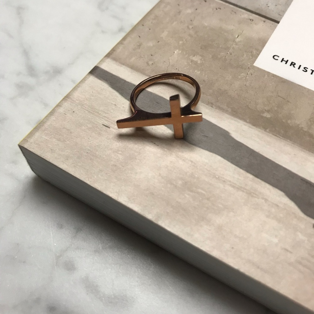 NWOT Gold Metallic Cross Christian Prayer Ring